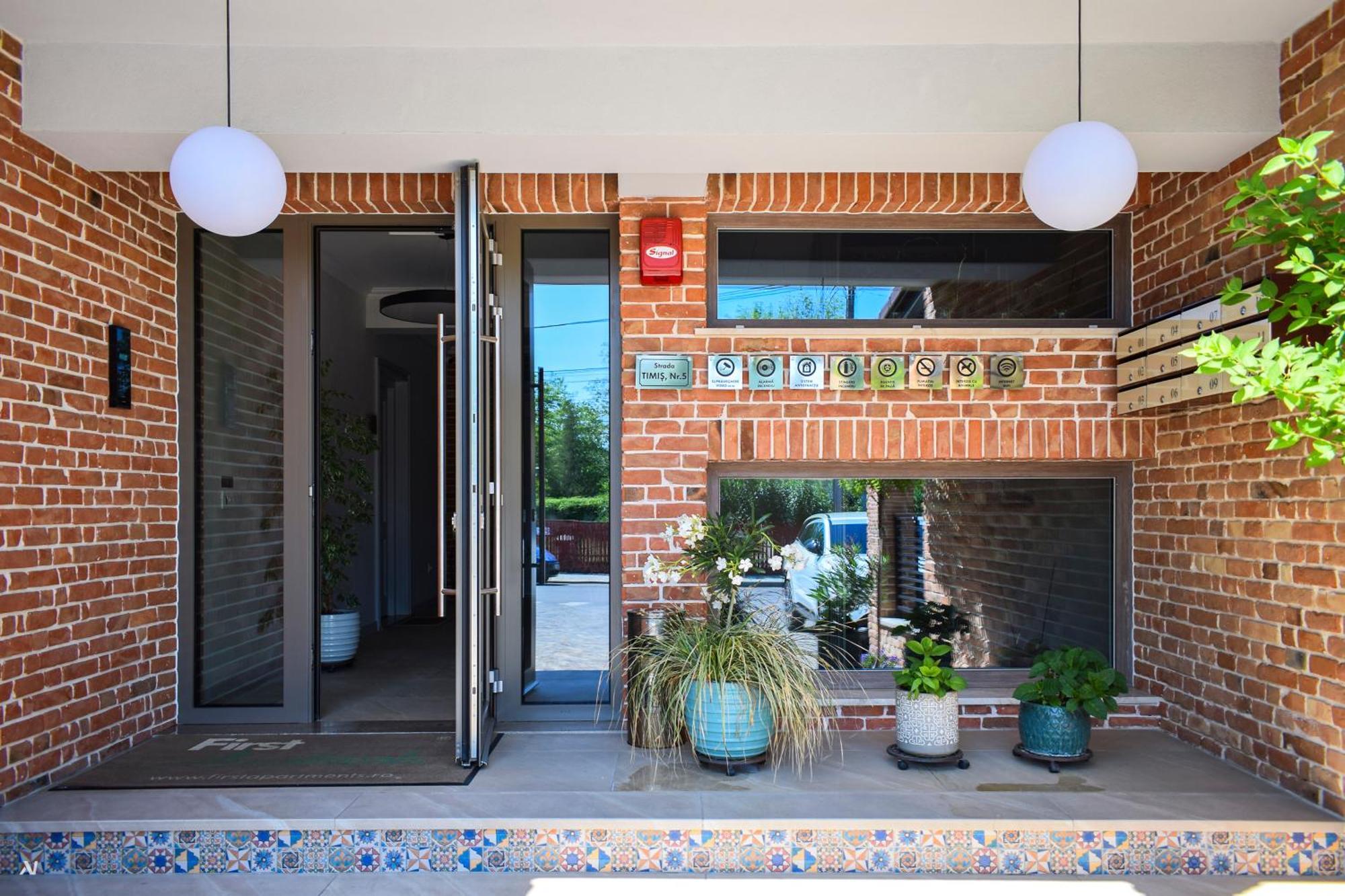 First Apartments Focşani Exterior foto